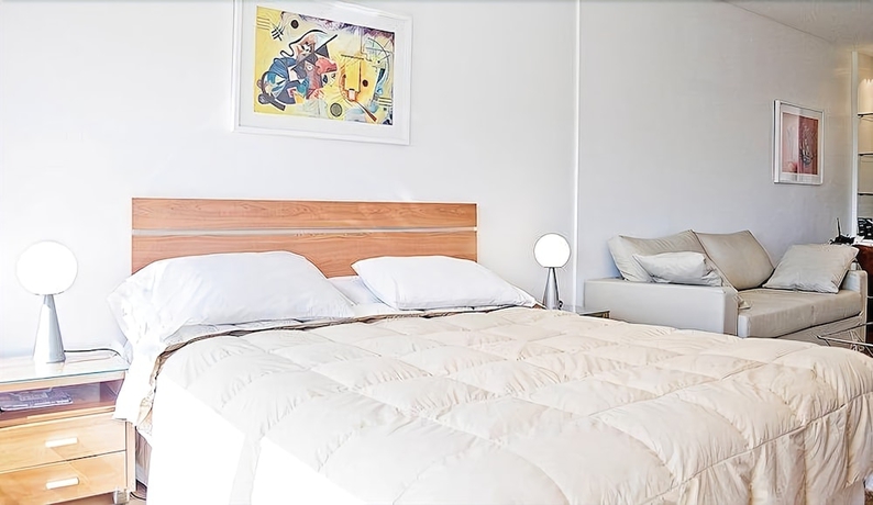 Imagen de la habitación del Hotel Callao Plaza Suites. Foto 6