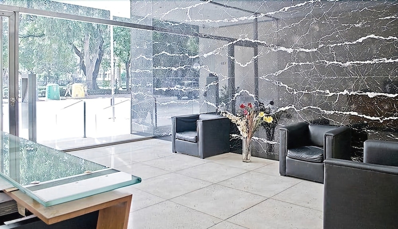 Imagen del bar/restaurante del Hotel Callao Plaza Suites. Foto 2