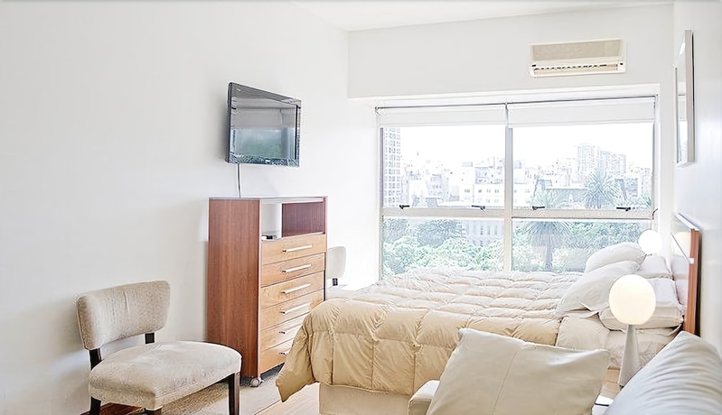 Imagen de la habitación del Hotel Callao Plaza Suites. Foto 9