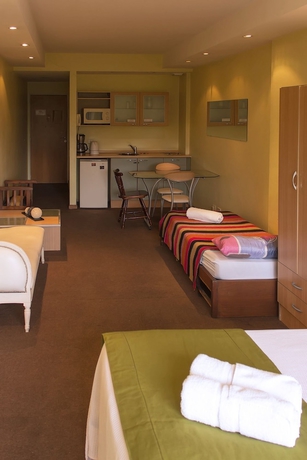 Imagen de la habitación del Hotel Callao Plaza Suites. Foto 15