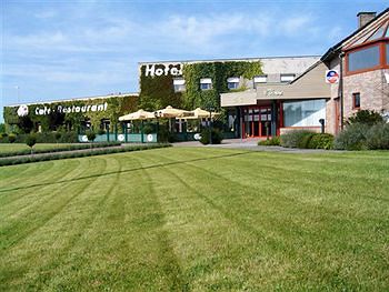 Imagen de la piscina del Hotel Callecanes. Foto 15