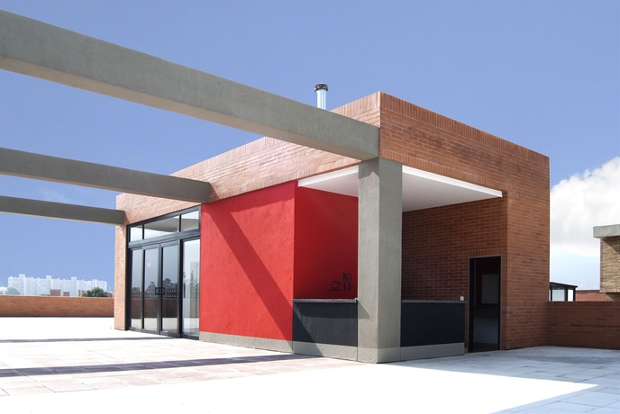 Imagen de los exteriores del Hotel Calleja Suites. Foto 12