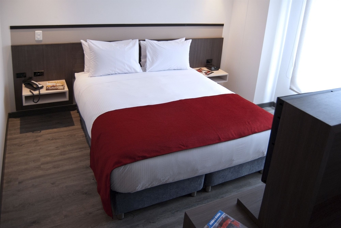 Imagen de la habitación del Hotel Calleja Suites. Foto 9