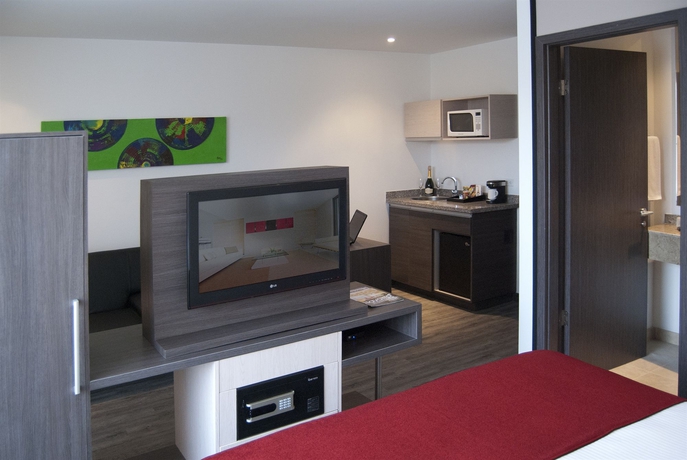 Imagen de la habitación del Hotel Calleja Suites. Foto 11
