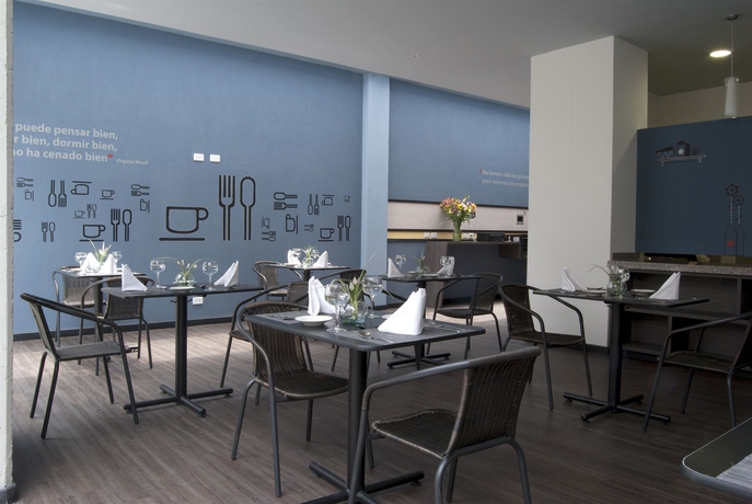 Imagen del bar/restaurante del Hotel Calleja Suites. Foto 5