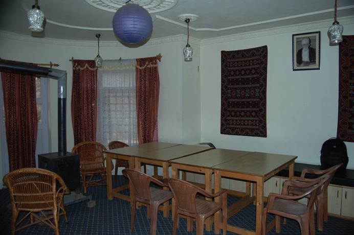 Imagen de los interiores del Hotel Calm Holiday Inn. Foto 12