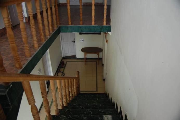 Imagen de los interiores del Hotel Calm Holiday Inn. Foto 14