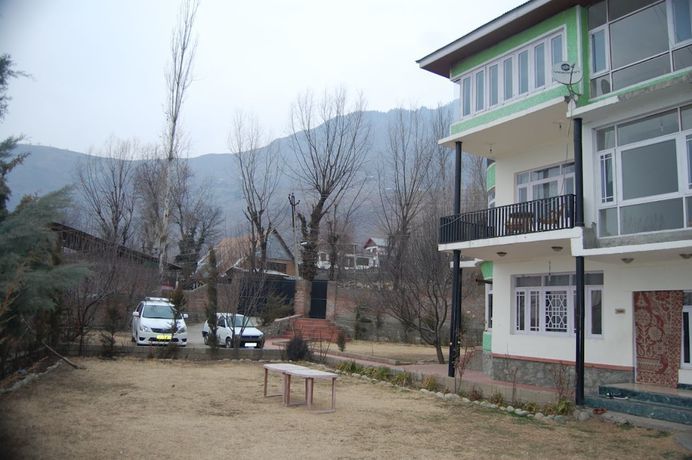 Imagen de los exteriores del Hotel Calm Holiday Inn. Foto 10