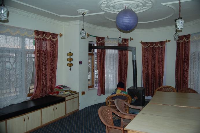 Imagen de la habitación del Hotel Calm Holiday Inn. Foto 5