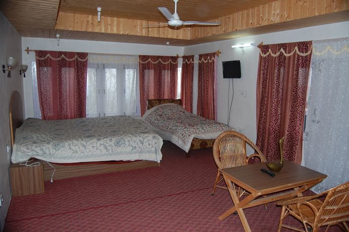 Imagen de los interiores del Hotel Calm Holiday Inn. Foto 19