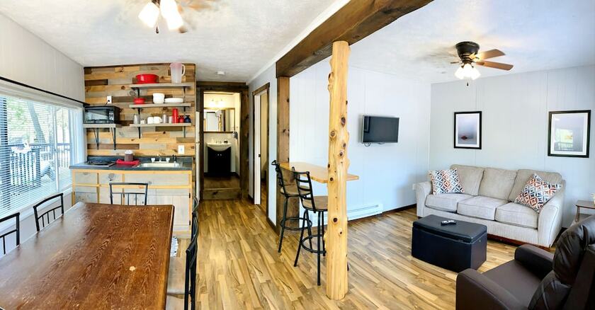 Imagen de la habitación del Hotel Calm Waters Cabin Resort. Foto 16