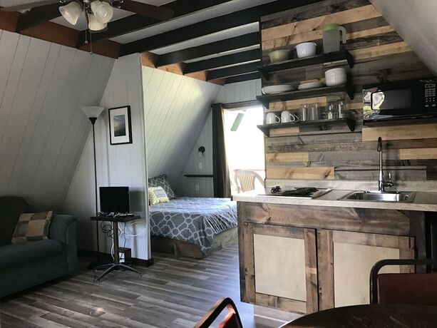 Imagen de la habitación del Hotel Calm Waters Cabin Resort. Foto 17