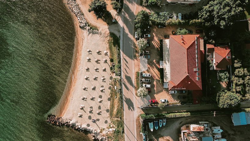 Imagen general del Hotel Calma Beach, Milies. Foto 1