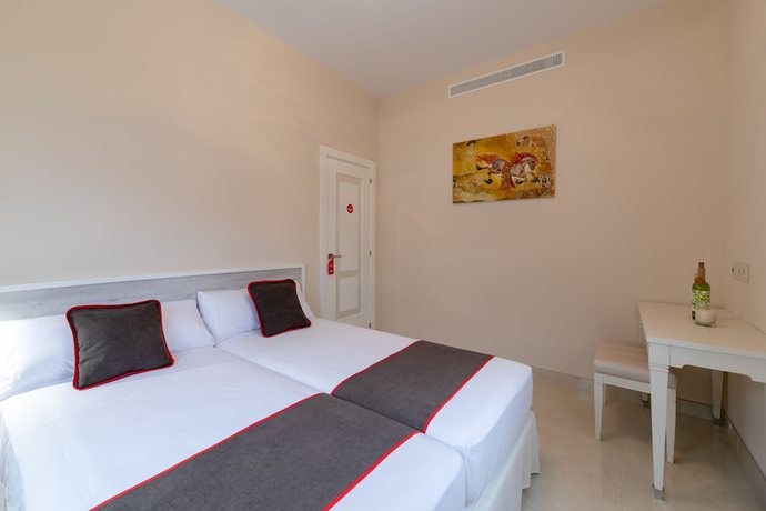 Imagen de la habitación del Hotel Calma Holiday Villas, Playa de Aro. Foto 2