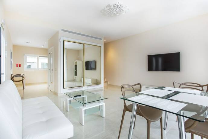 Imagen general del Hotel Calma Holiday Villas, Playa de Aro. Foto 12