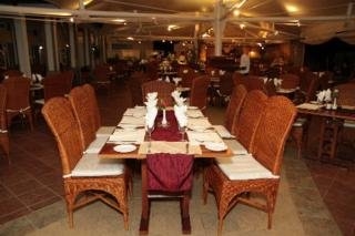 Imagen del bar/restaurante del Hotel Calodyne Sur Mer Mru. Foto 4