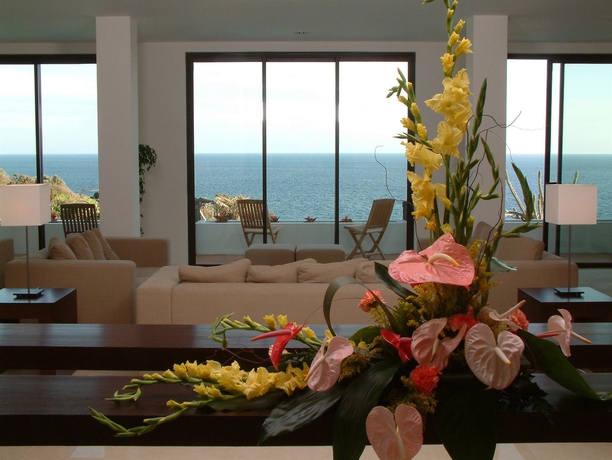 Imagen de los interiores del Hotel Caloura Resort. Foto 11
