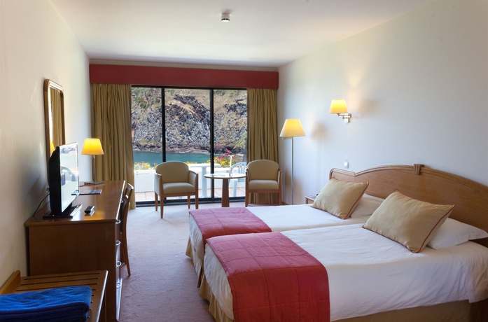 Imagen de la habitación del Hotel Caloura Resort. Foto 7