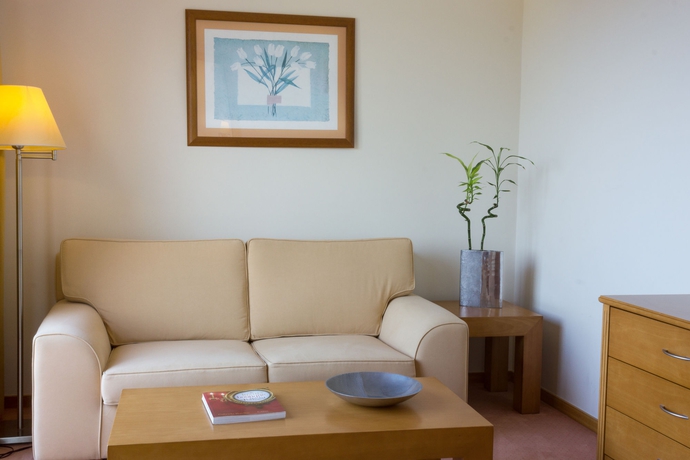 Imagen de los interiores del Hotel Caloura Resort. Foto 12