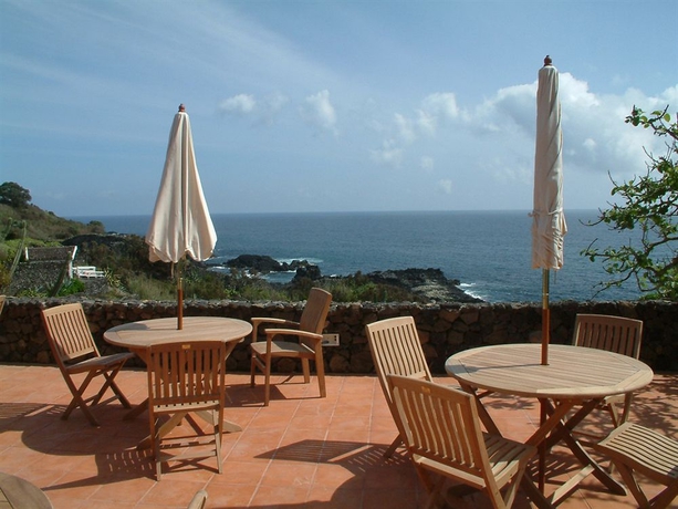 Imagen del bar/restaurante del Hotel Caloura Resort. Foto 2