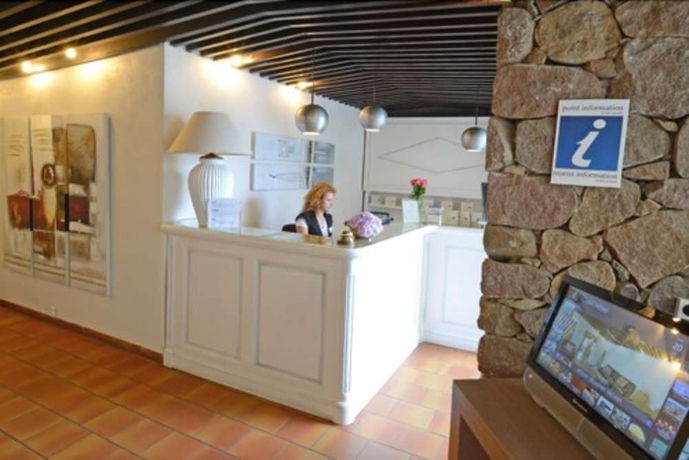 Imagen de los interiores del Hotel Calvi, Calvi. Foto 19