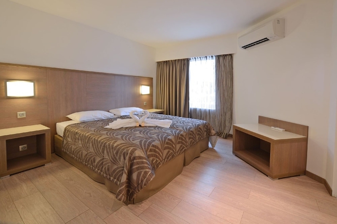 Imagen de la habitación del Hotel Calvi, Calvi. Foto 12