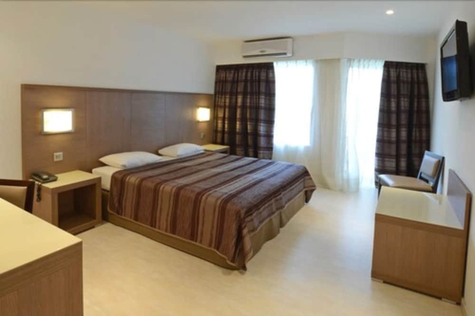 Imagen de la habitación del Hotel Calvi. Foto 9