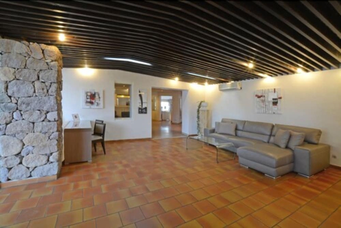 Imagen de la habitación del Hotel Calvi. Foto 13