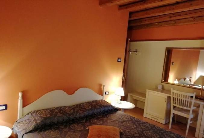 Imagen de la habitación del Hotel Calvi, Vittorio Veneto. Foto 2