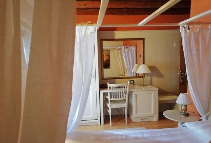 Imagen de la habitación del Hotel Calvi, Vittorio Veneto. Foto 9