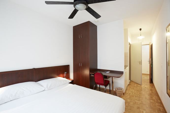 Imagen de la habitación del Hotel Calvy, Ginebra. Foto 7