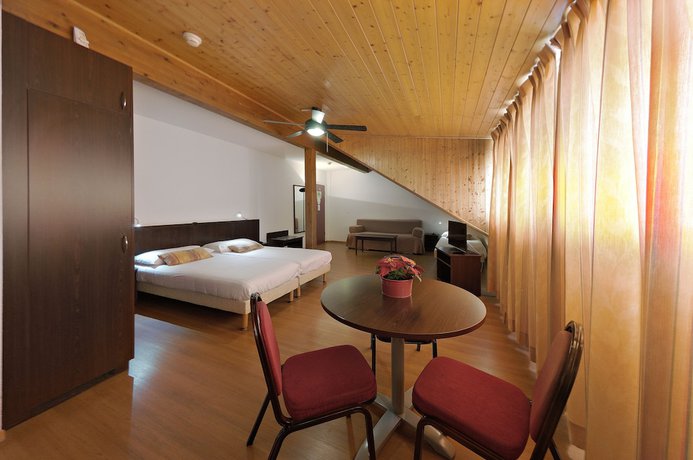 Imagen de la habitación del Hotel Calvy, Ginebra. Foto 8