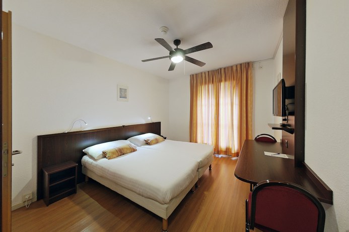 Imagen de la habitación del Hotel Calvy, Ginebra. Foto 9