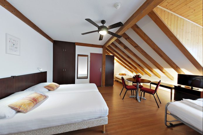 Imagen de la habitación del Hotel Calvy, Ginebra. Foto 11