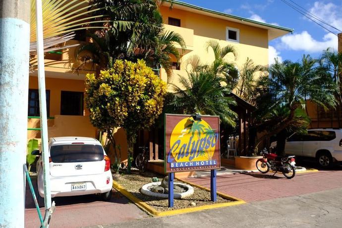 Imagen de los exteriores del Hotel Calypso Beach, Boca Chica. Foto 11