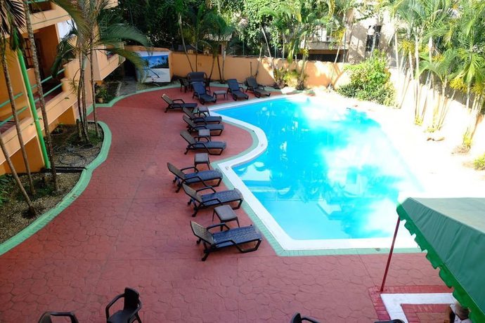 Imagen de la piscina del Hotel Calypso Beach, Boca Chica. Foto 16