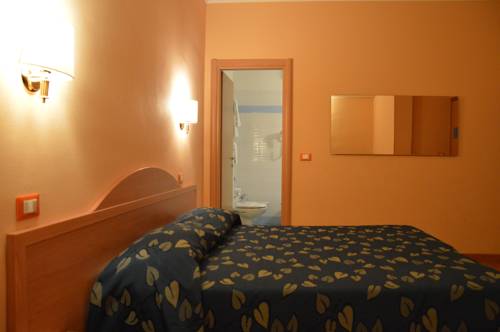 Imagen de la habitación del Hotel Calypso, Ventimiglia. Foto 2