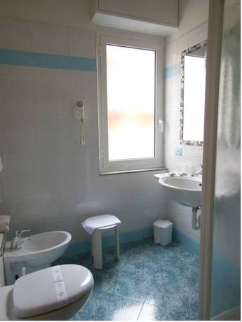 Imagen de la habitación del Hotel Calypso, Ventimiglia. Foto 8