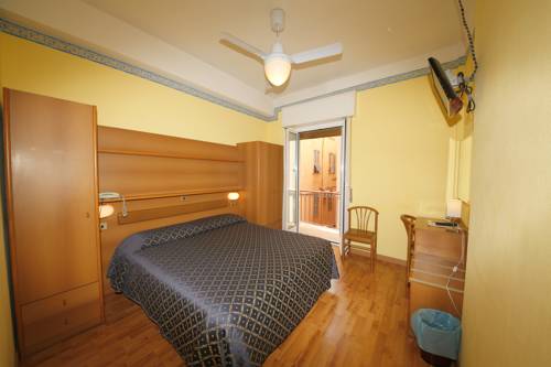Imagen de la habitación del Hotel Calypso, Ventimiglia. Foto 13