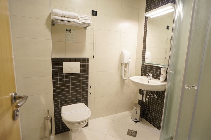 Imagen de la habitación del Hotel Calypso, Zagreb. Foto 16