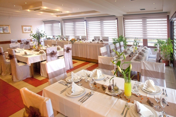 Imagen del bar/restaurante del Hotel Calypso, Zagreb. Foto 3