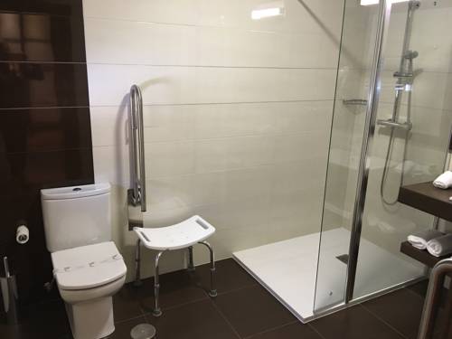 Imagen de la habitación del Hotel Calzada. Foto 11