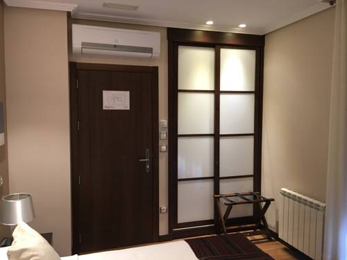 Imagen de la habitación del Hotel Calzada. Foto 12