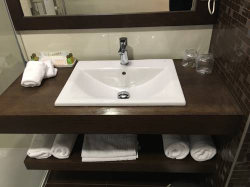 Imagen de la habitación del Hotel Calzada. Foto 13