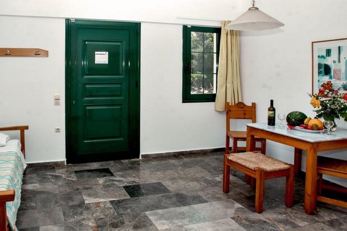 Imagen general del Hotel Camari Garden Apartments. Foto 8