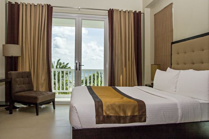 Imagen de la habitación del Hotel Camaya Coast. Foto 10