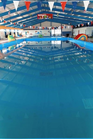 Imagen de la piscina del Hotel Camber Sands Holiday Park. Foto 19