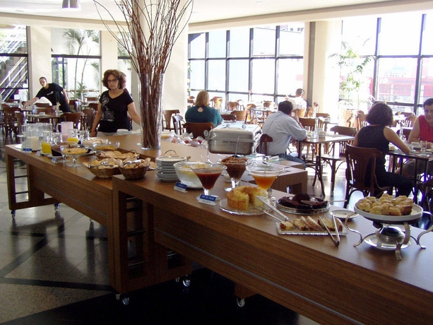 Imagen del bar/restaurante del Hotel Cambirela. Foto 5