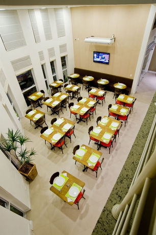 Imagen del bar/restaurante del Hotel Camboriu Express. Foto 3