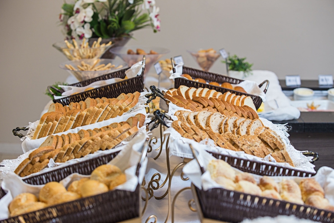 Imagen del bar/restaurante del Hotel Cambori&uacute; Praia. Foto 5